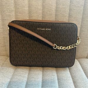LG EW CROSSBODY